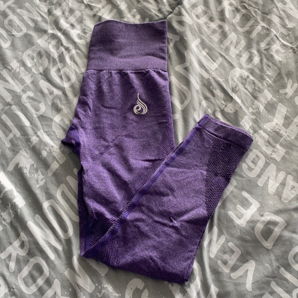 RYDERWEAR PURPLE HIGHWAISTED LEGGINGS